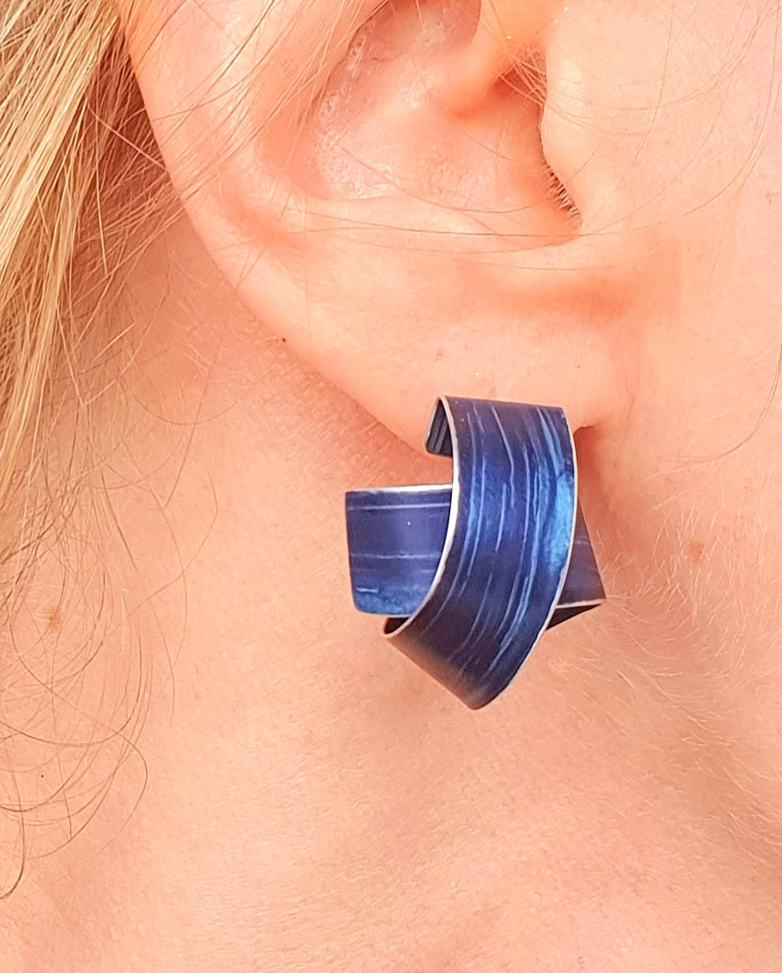 LP24 Wide coil stud earrings