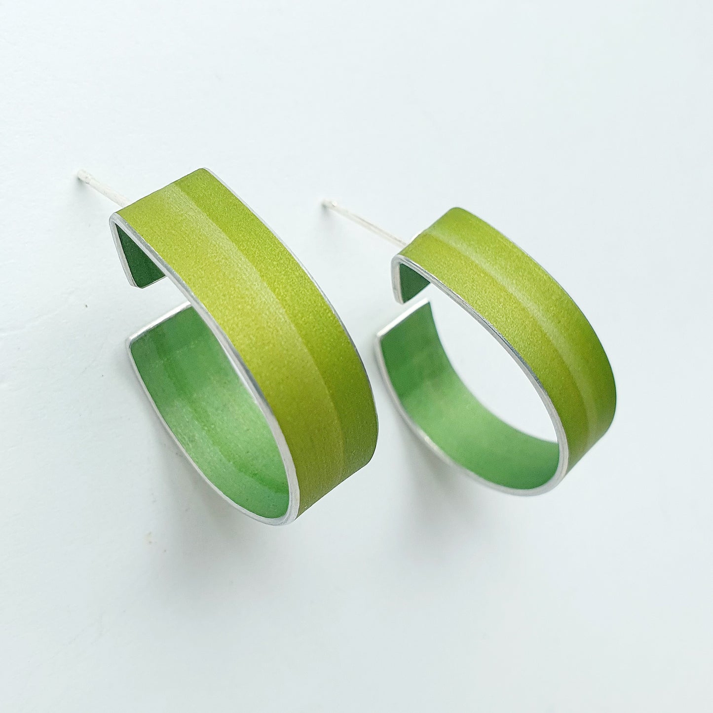 LP25 Straight hoop stud earrings