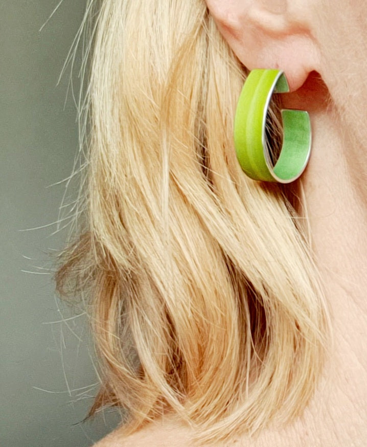 LP25 Straight hoop stud earrings