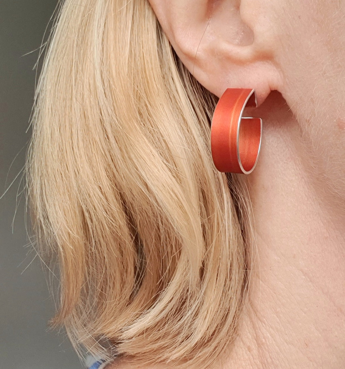 LP25 Straight hoop stud earrings