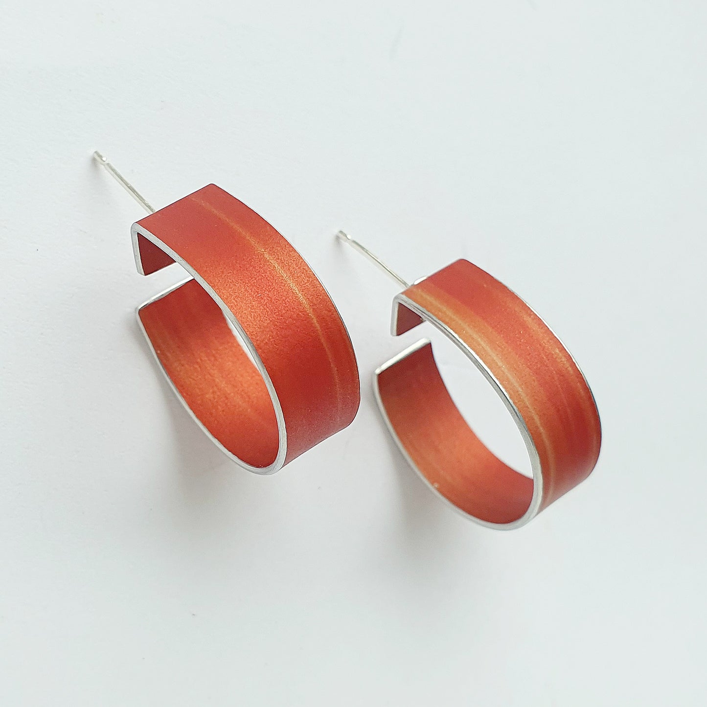 LP25 Straight hoop stud earrings