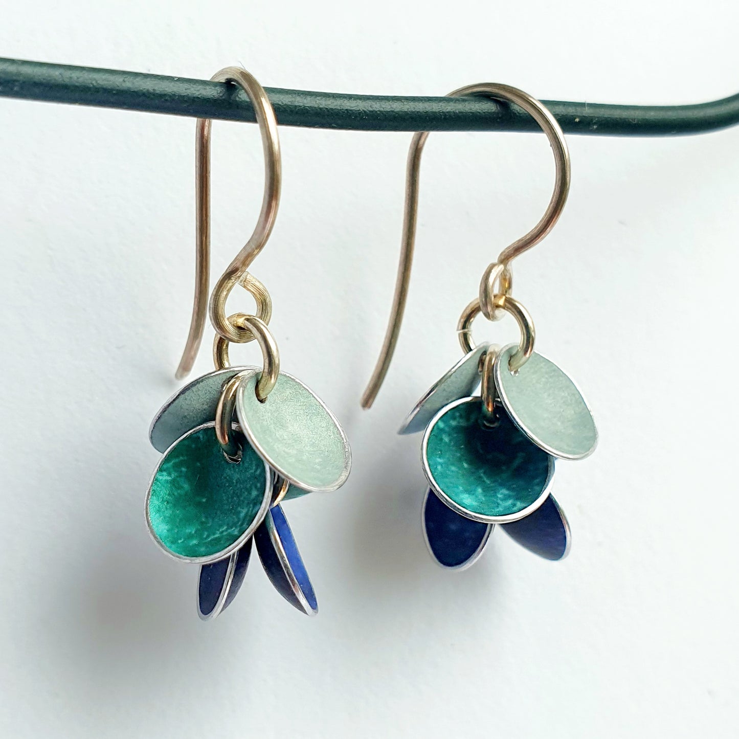 CD18 Six concave disc drop earrings