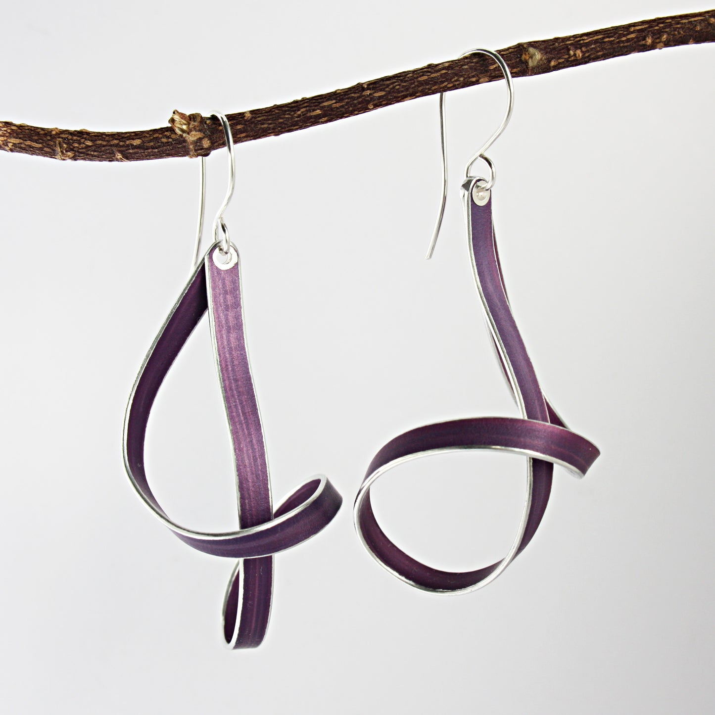 LP19 Short ribbon loopy drop earrings