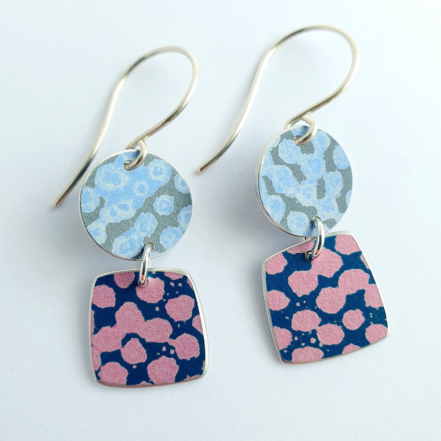 SL15 Oval and square drop earrings in light blue and pink textured spots