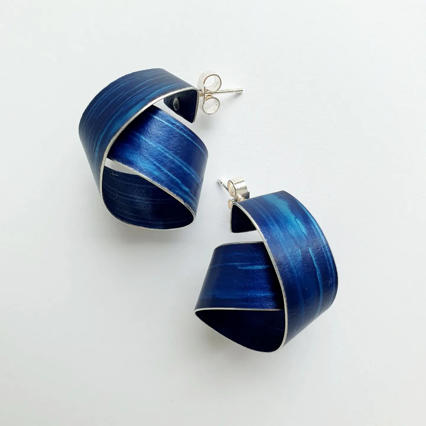 LP24 Wide coil stud earrings