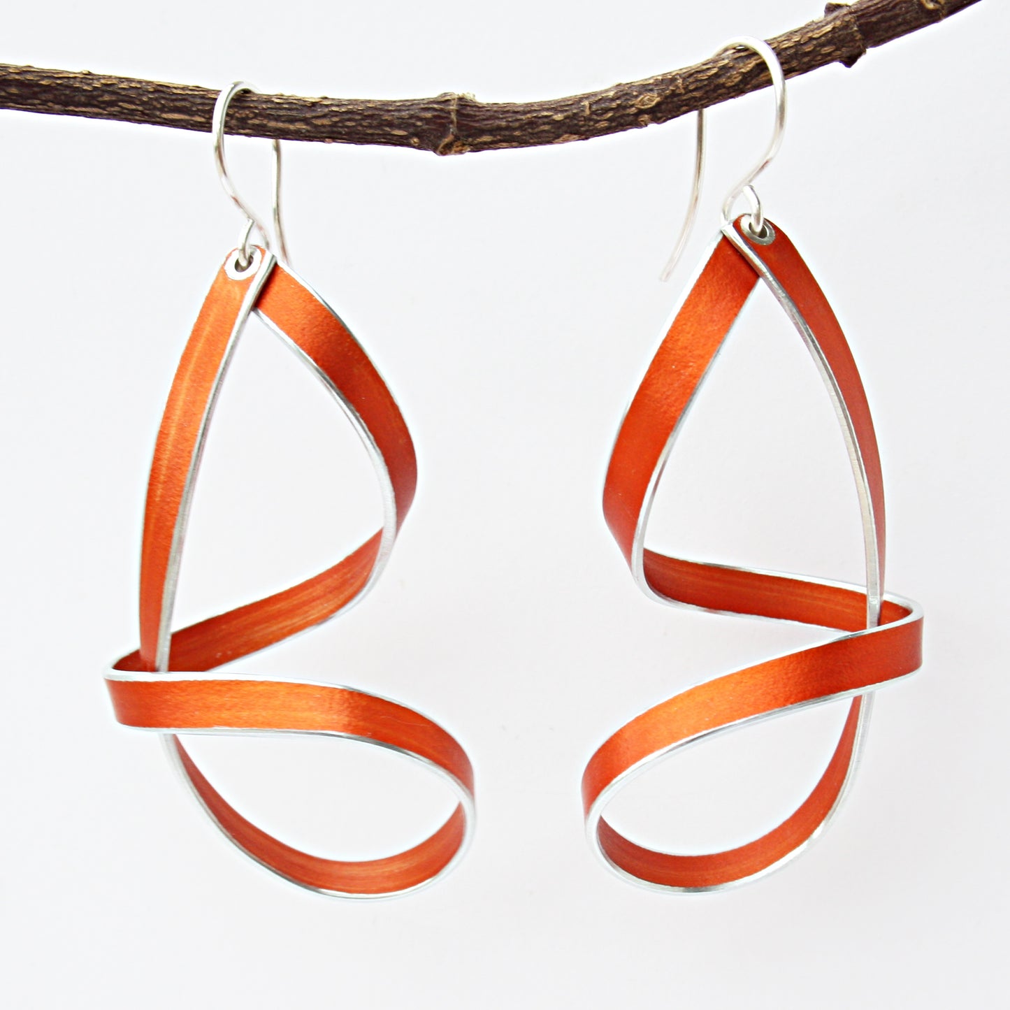 LP19 Short ribbon loopy drop earrings