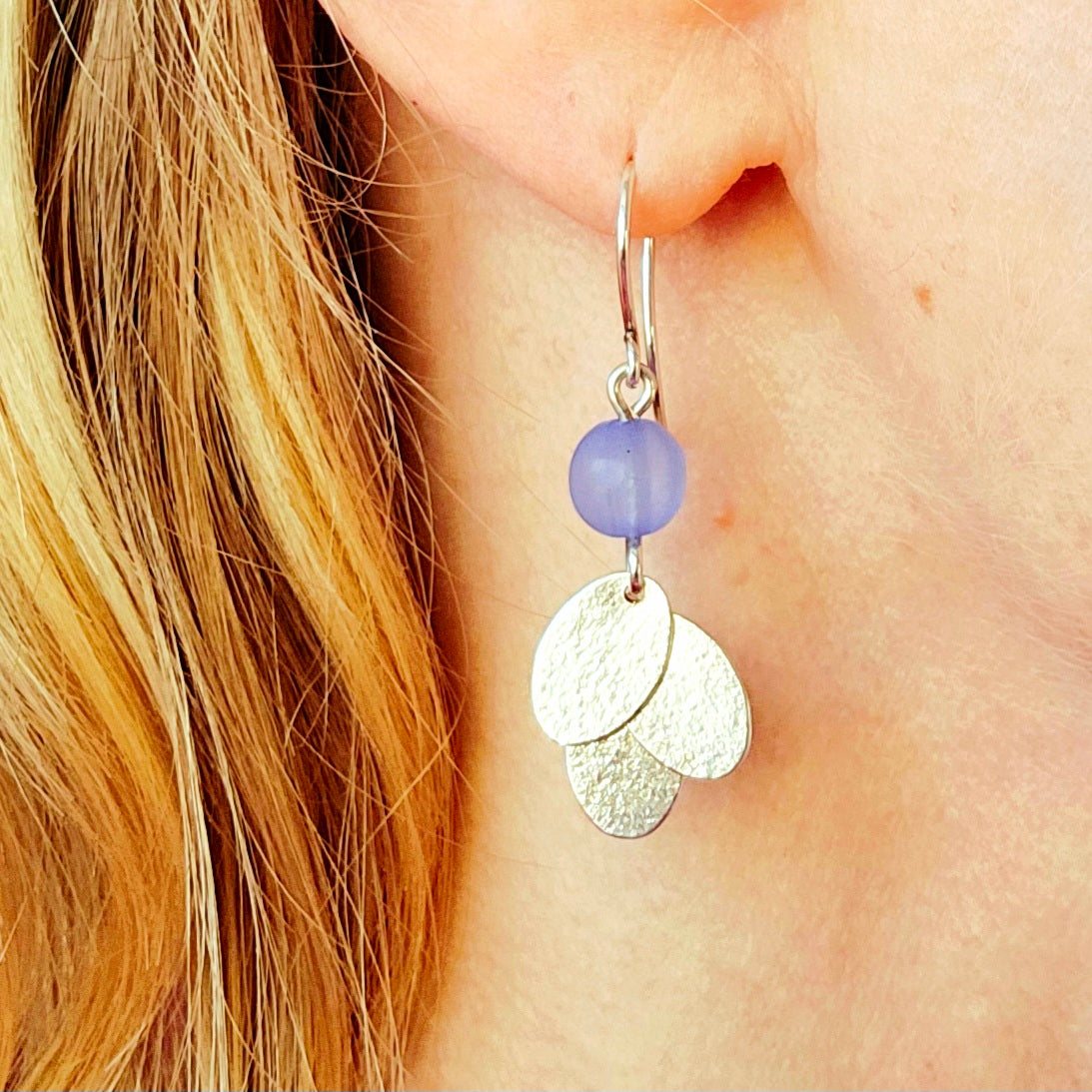 SL17 Silver oval cluster and mauve bead drop earrings