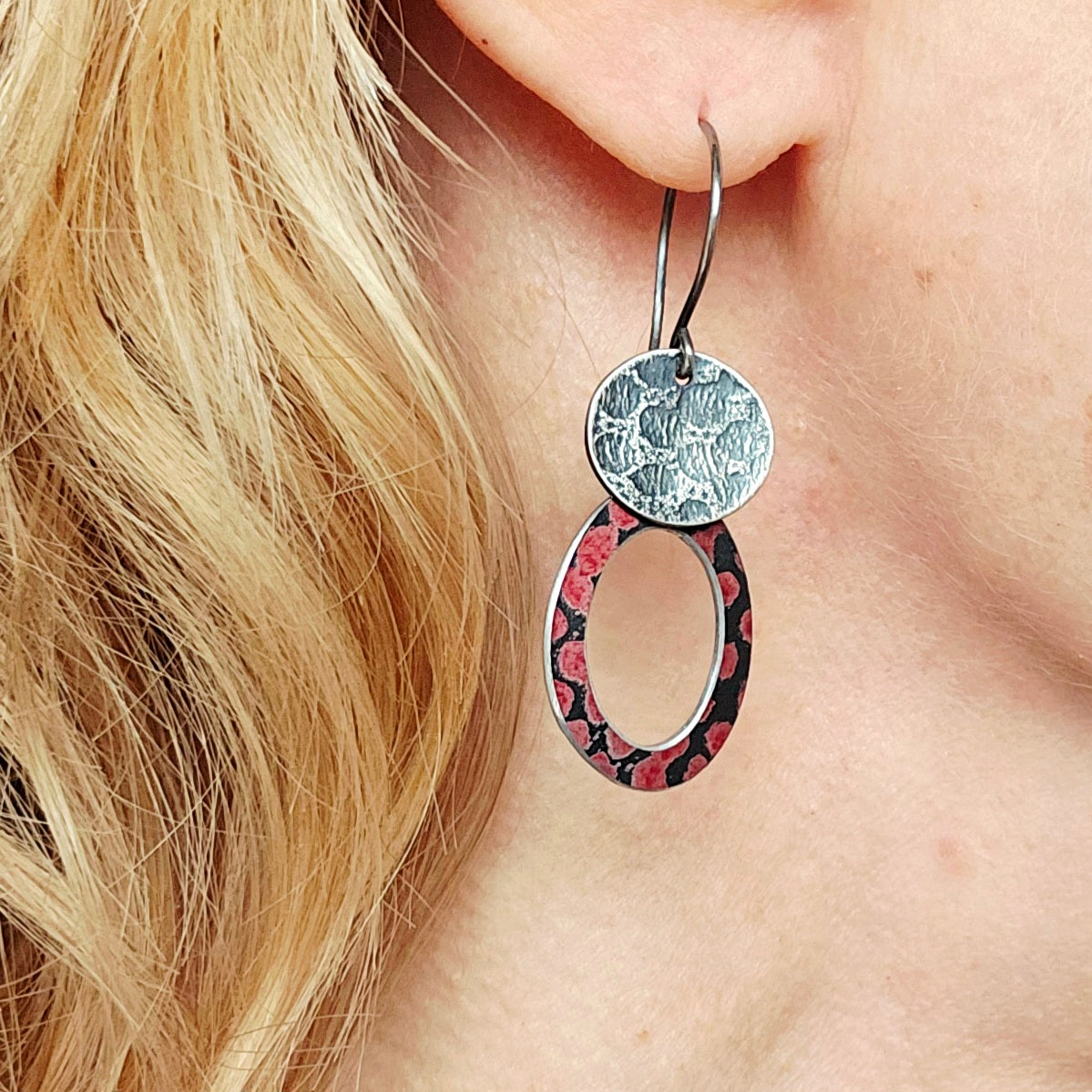 SL22 Textured silver and red spotty hoop drop earrings