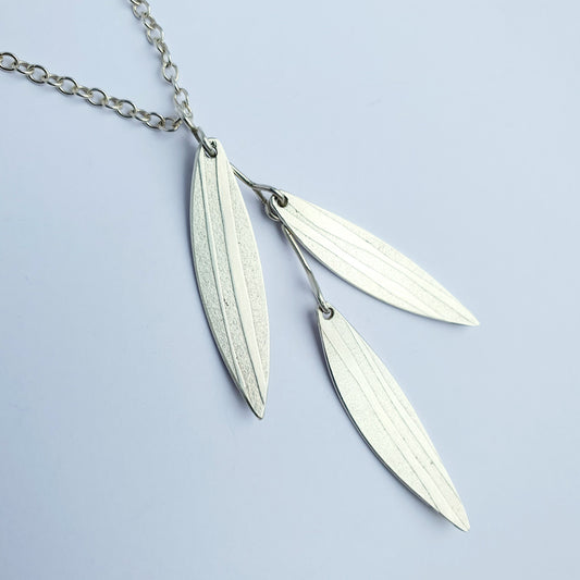 SL25 Three silver leaf cascade pendant on long chain