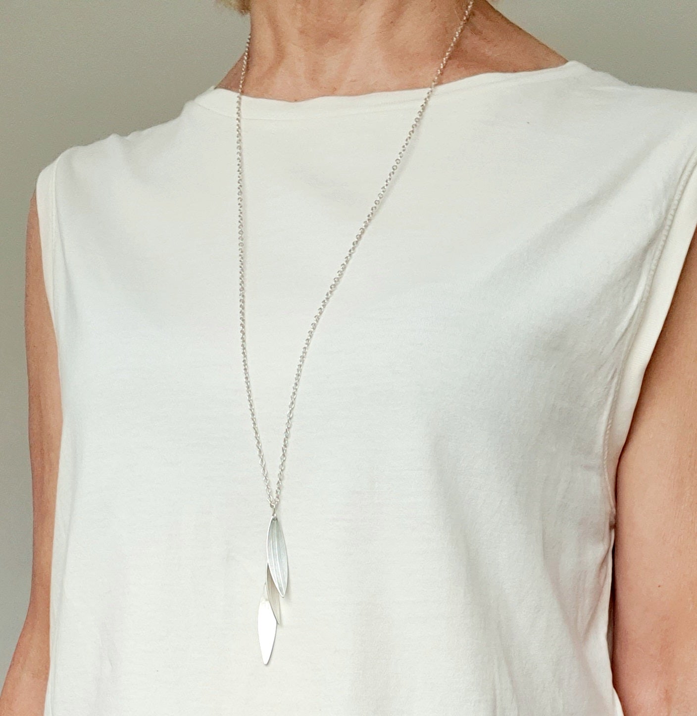 SL25 Three silver leaf cascade pendant on long chain