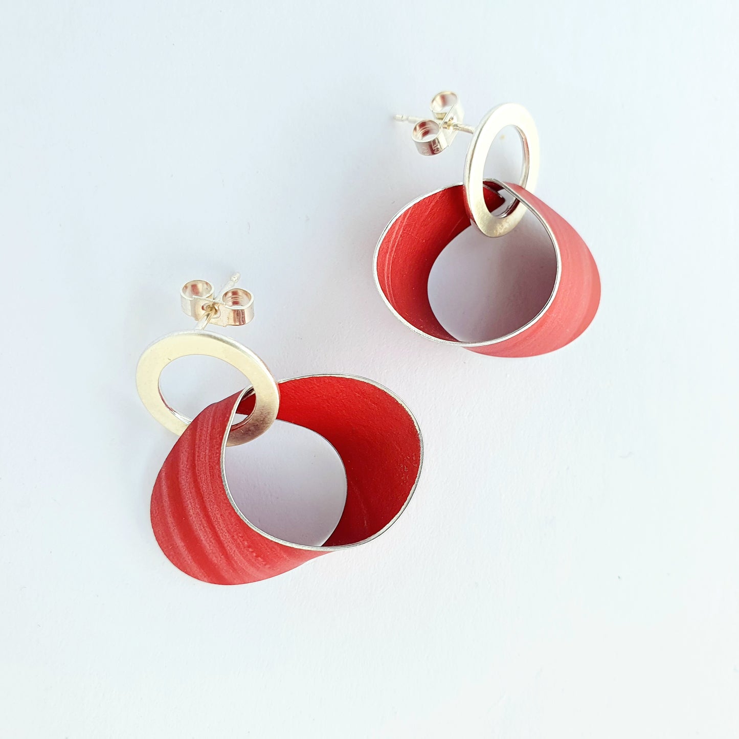 LP18 Silver Hoop Stud Earrings With Twisted Loop