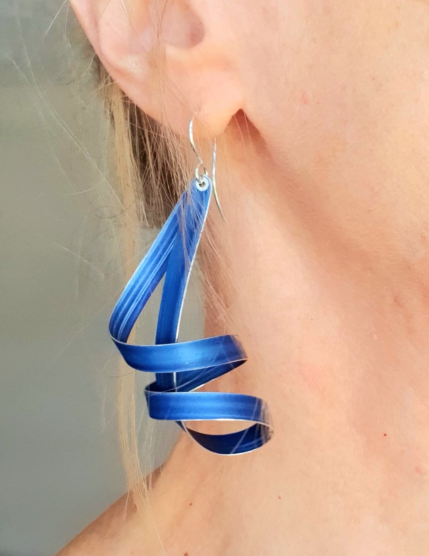 LP21 Long loopy twisted ribbon drop earrings