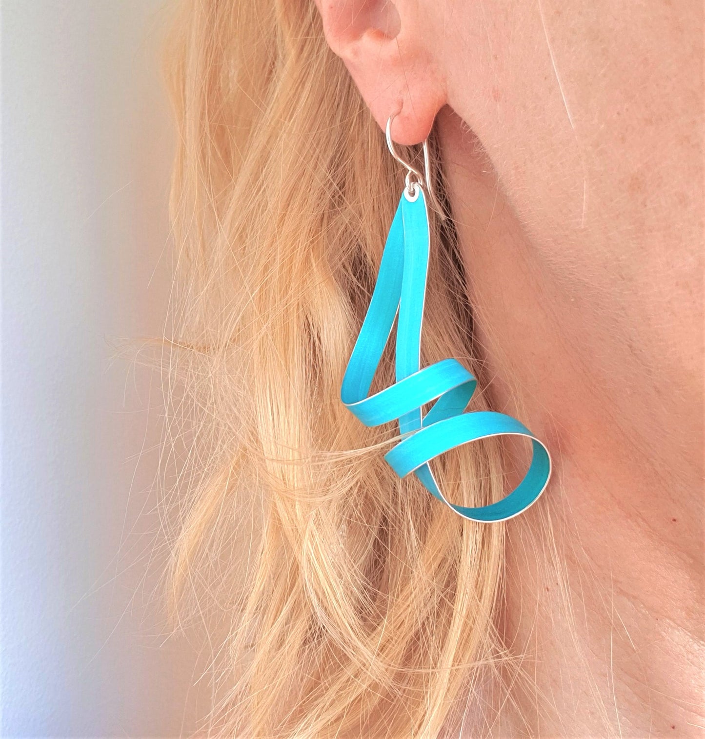 LP21 Long loopy twisted ribbon drop earrings
