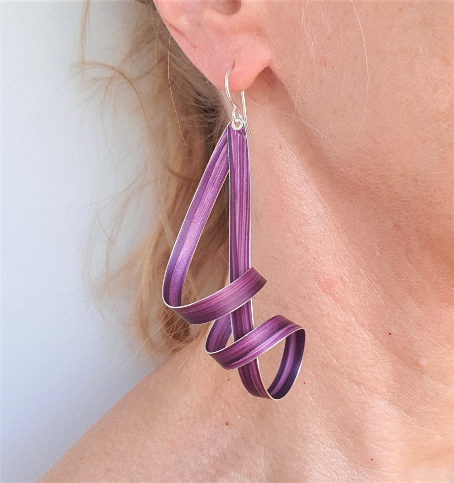 LP21 Long loopy twisted ribbon drop earrings