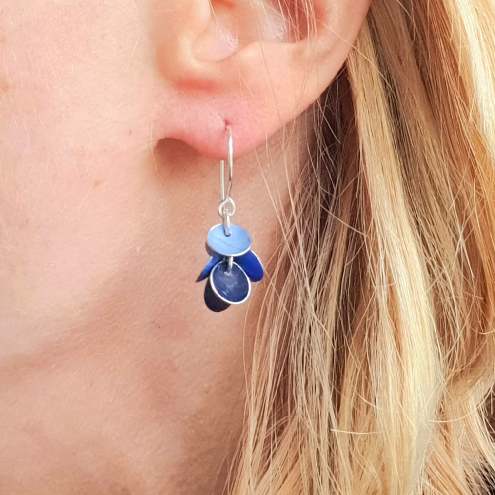 CD18 Six concave disc drop earrings