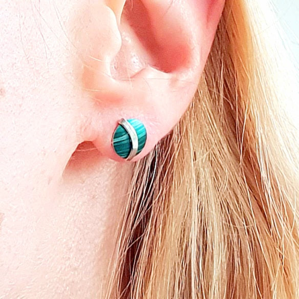 LN3 Dome stud earrings with silver curve