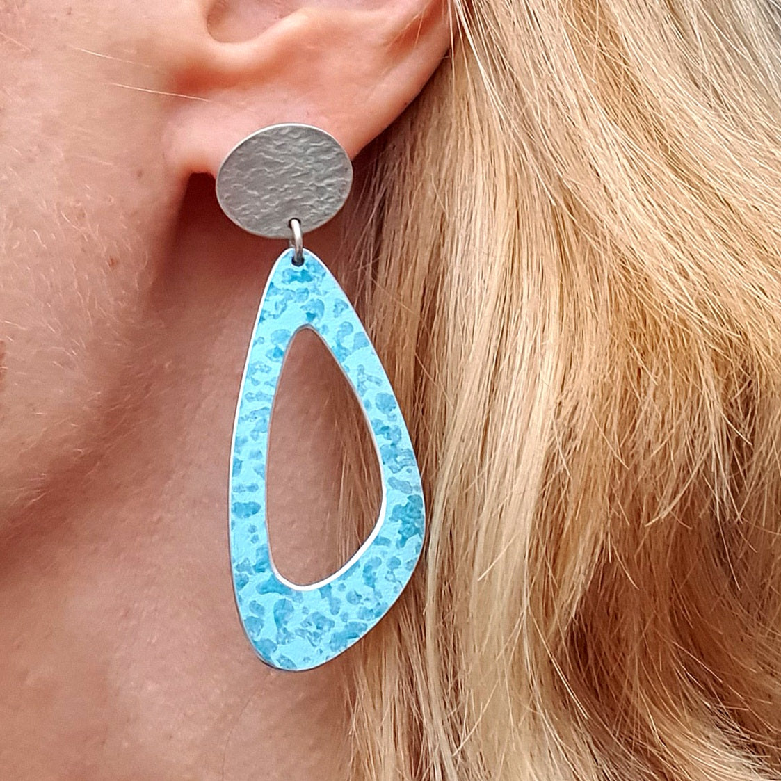 LCH5 Silver oval stud earrings with a lichen pattern long triangular hoop drop