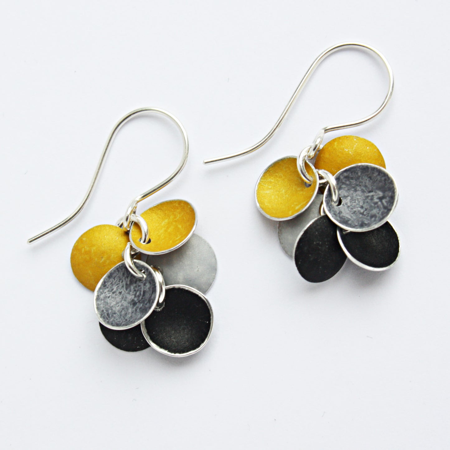 CD18 Six concave disc drop earrings