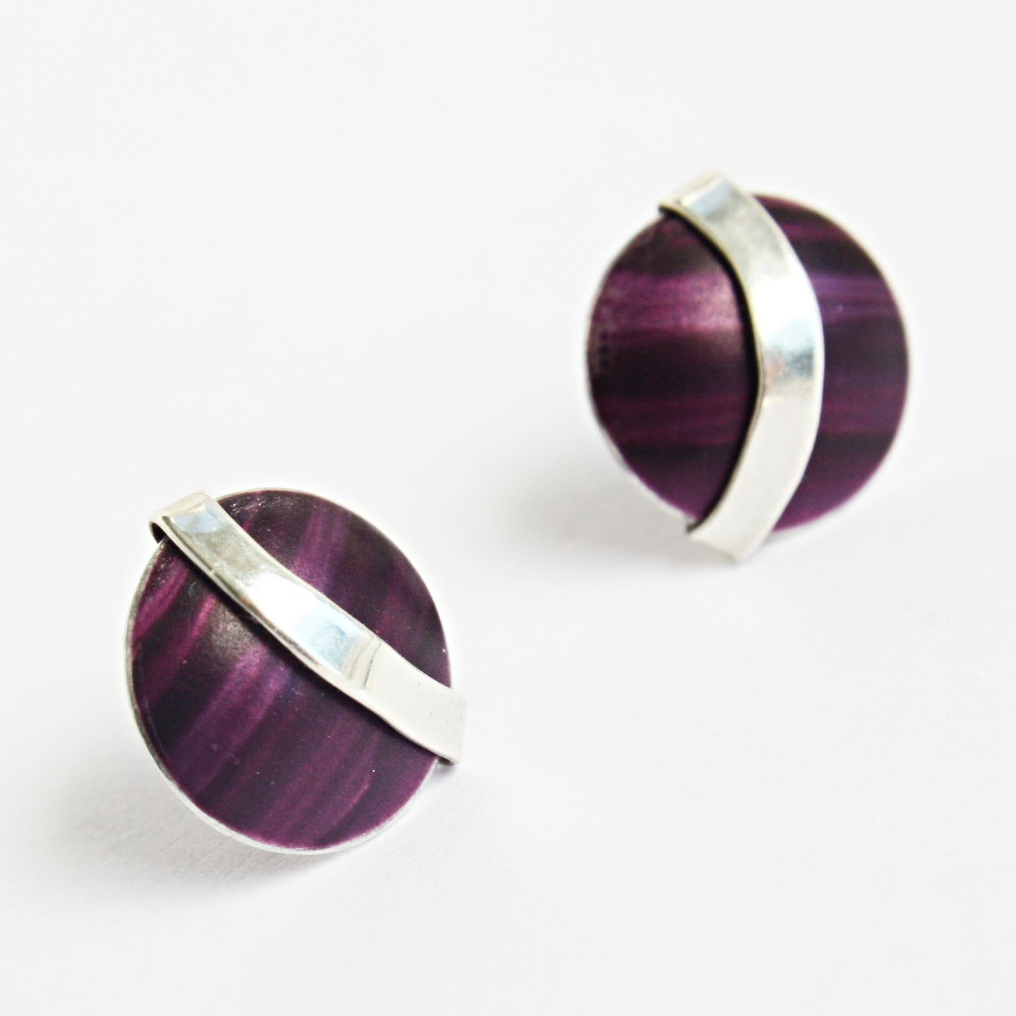 LN3 Dome stud earrings with silver curve