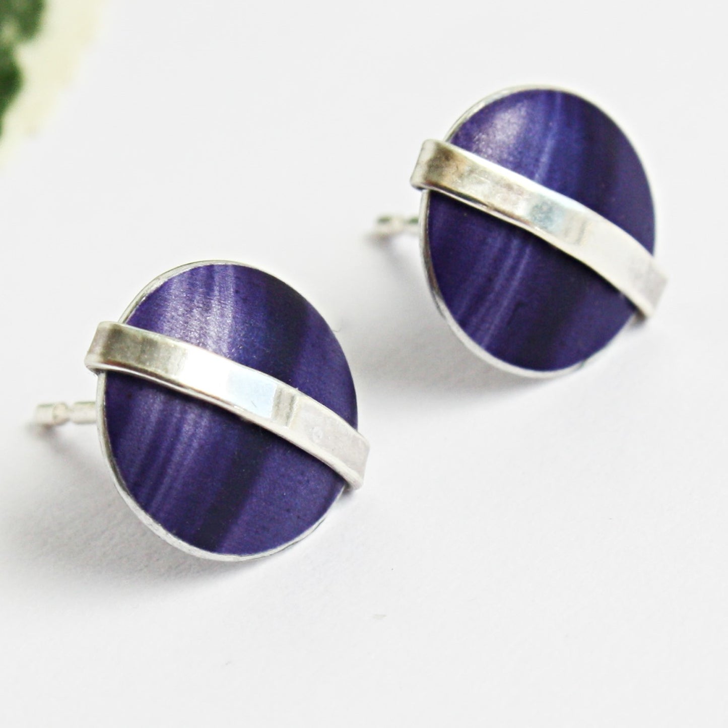 LN4 Dome stud earrings with silver line