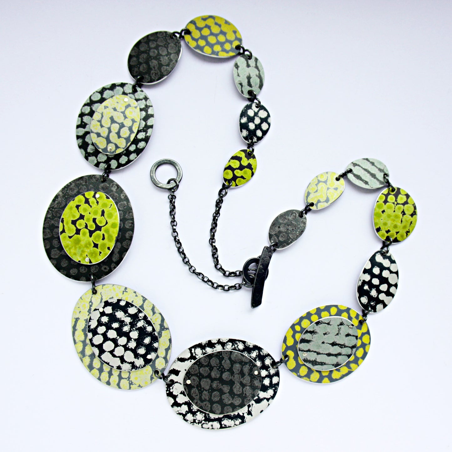 TS24 Hotchpotch spotty necklace