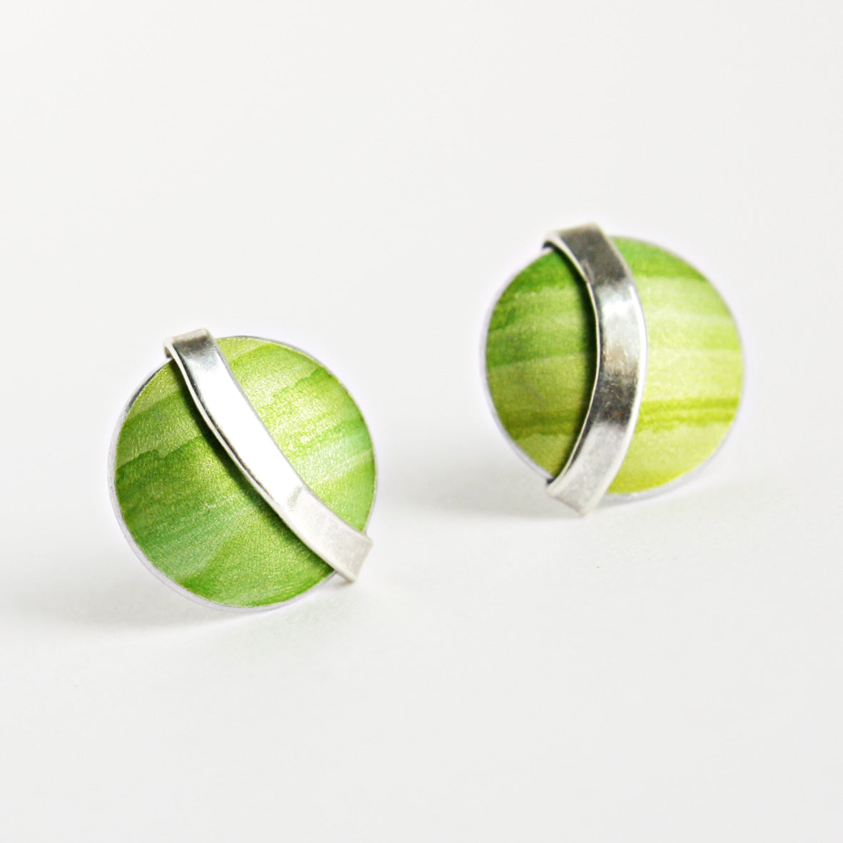 LN3 Dome stud earrings with silver curve