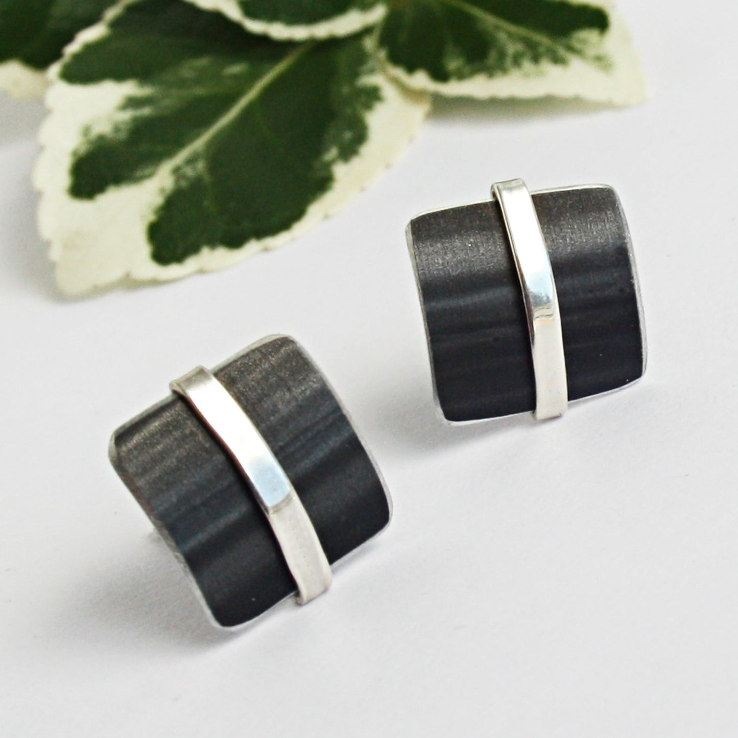 LN2 Little square stud earrings with silver line