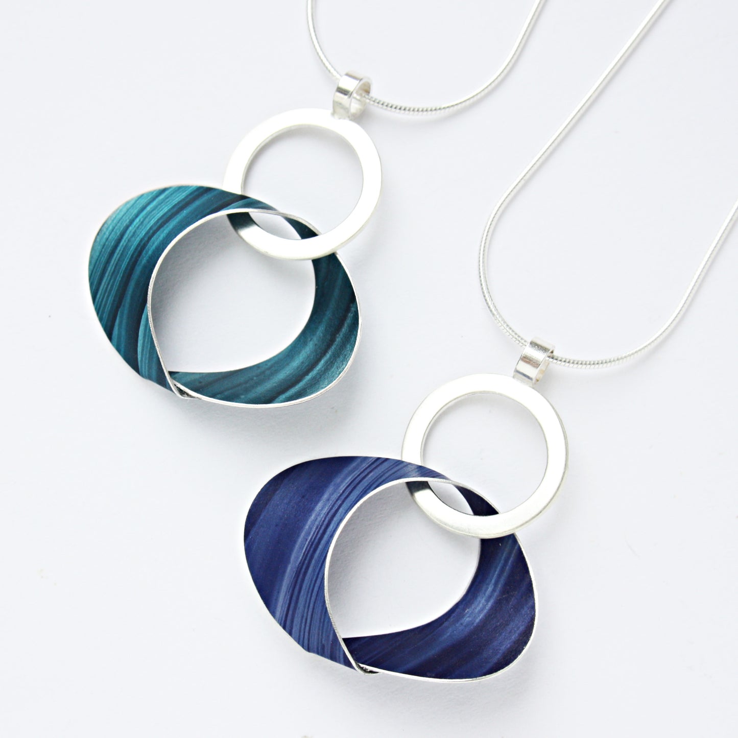 LP11 Twisted loop pendant