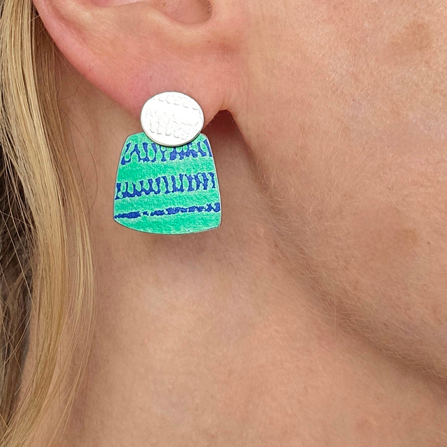 TX26 Oval stud earring with square drop