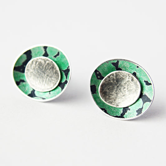 SL36 Green spotty concave oval with textured silver centre