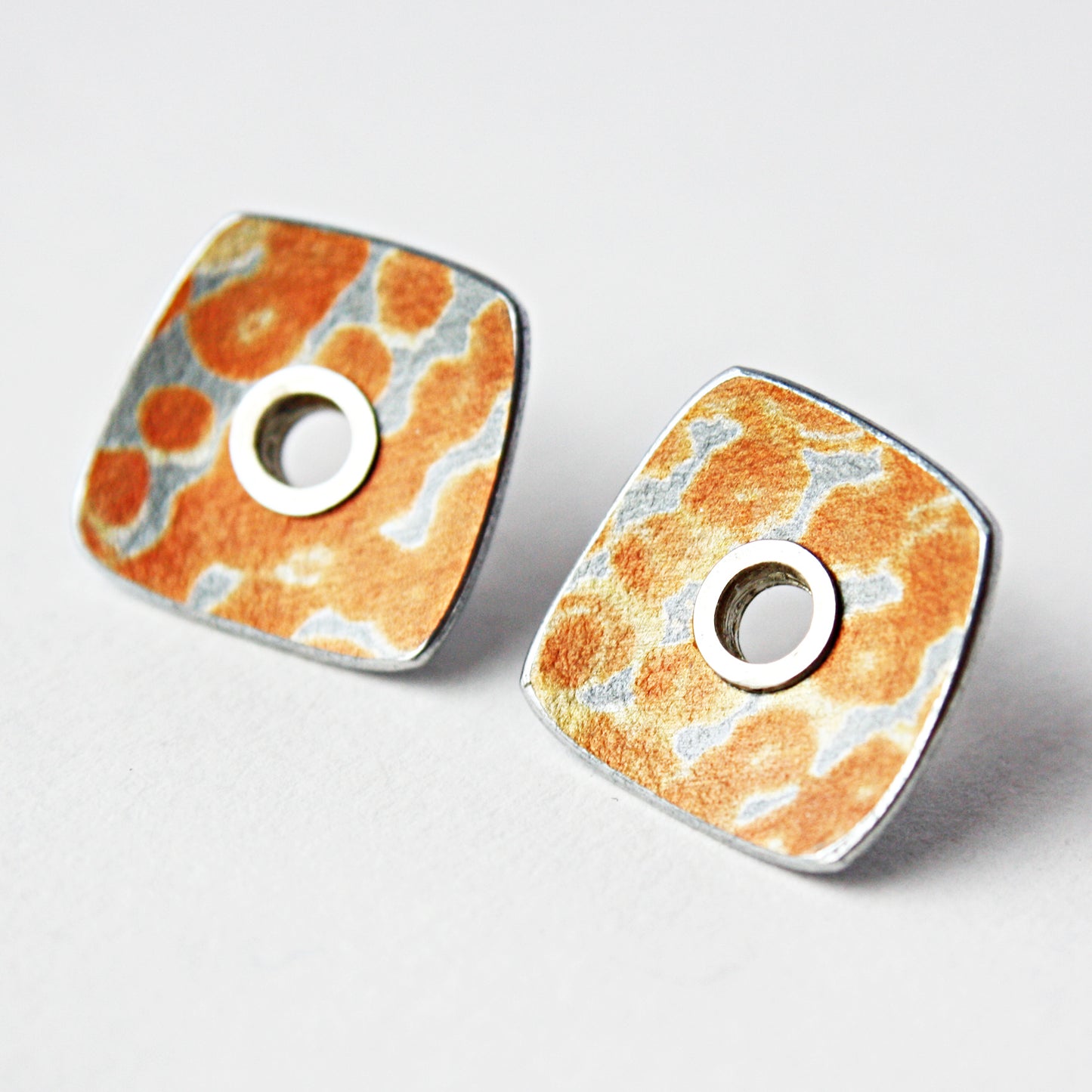 SL43 Pale orange spotty tube riveted square stud earrings