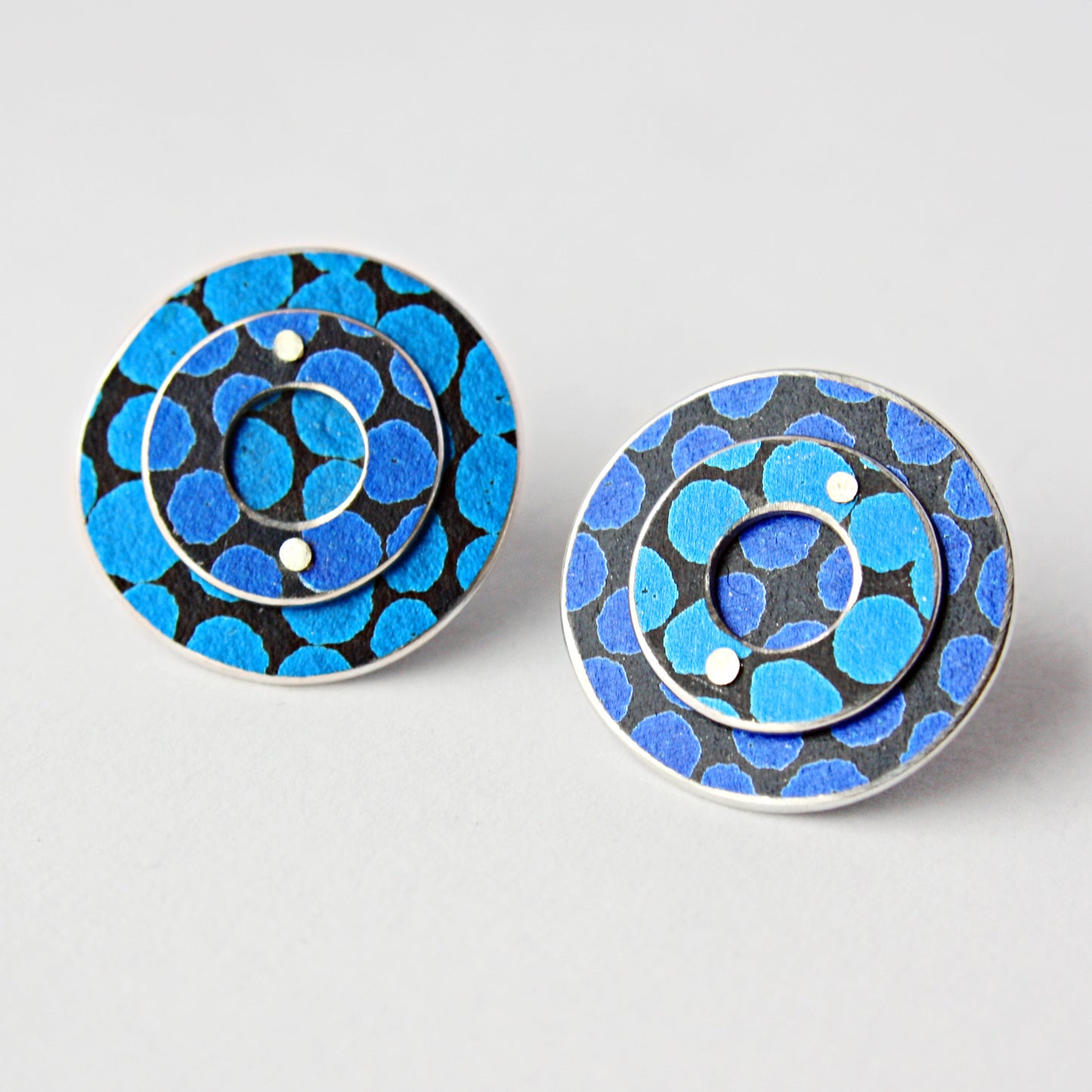 SL45 Turquoise and royal blue spotty riveted disc earrings