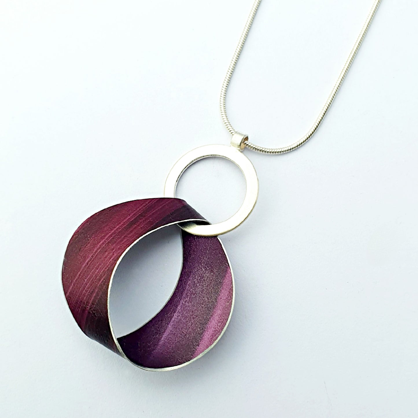 SL2 Berry twisted loop pendant