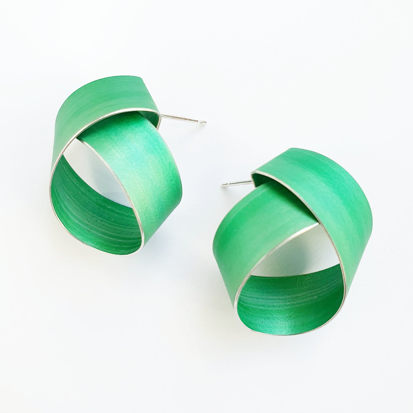 LP24 Wide coil stud earrings