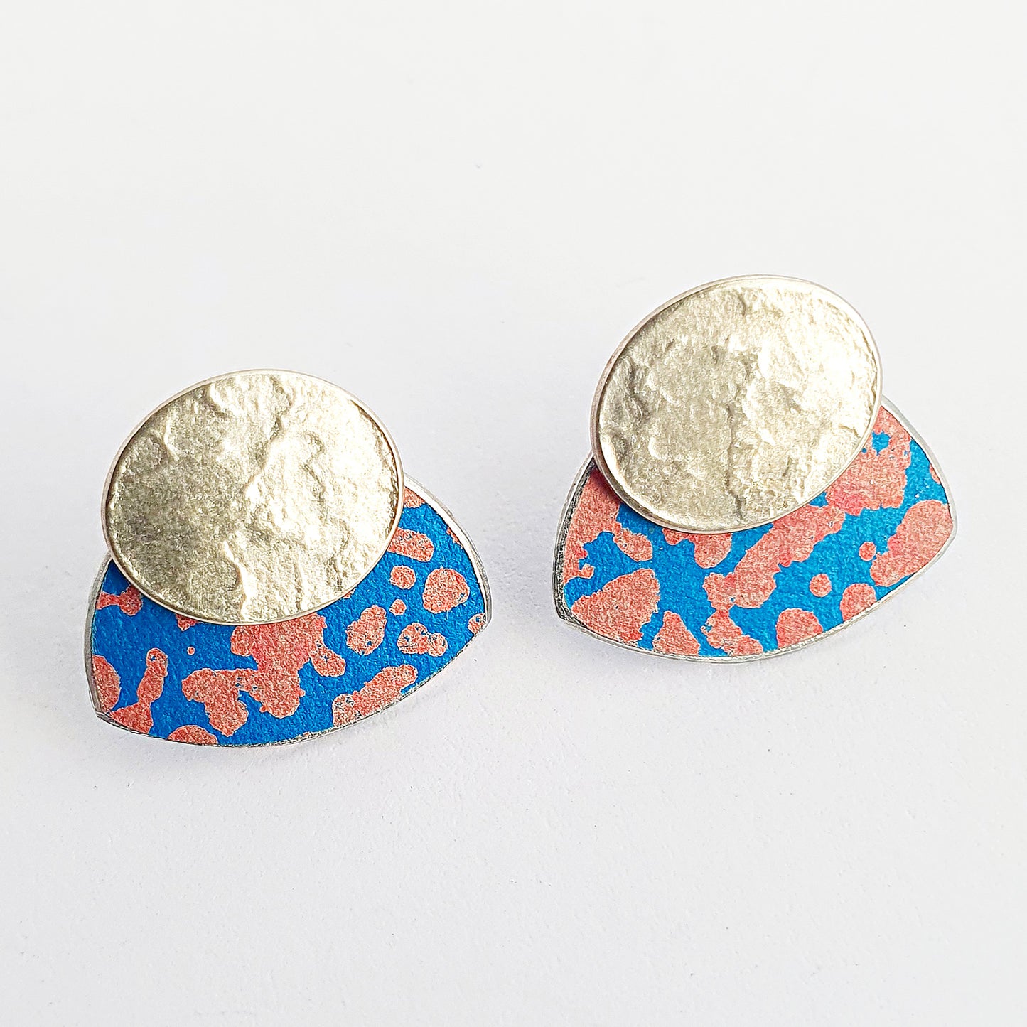 SL27 Little silver oval and red blue lichen pattern stud earrings