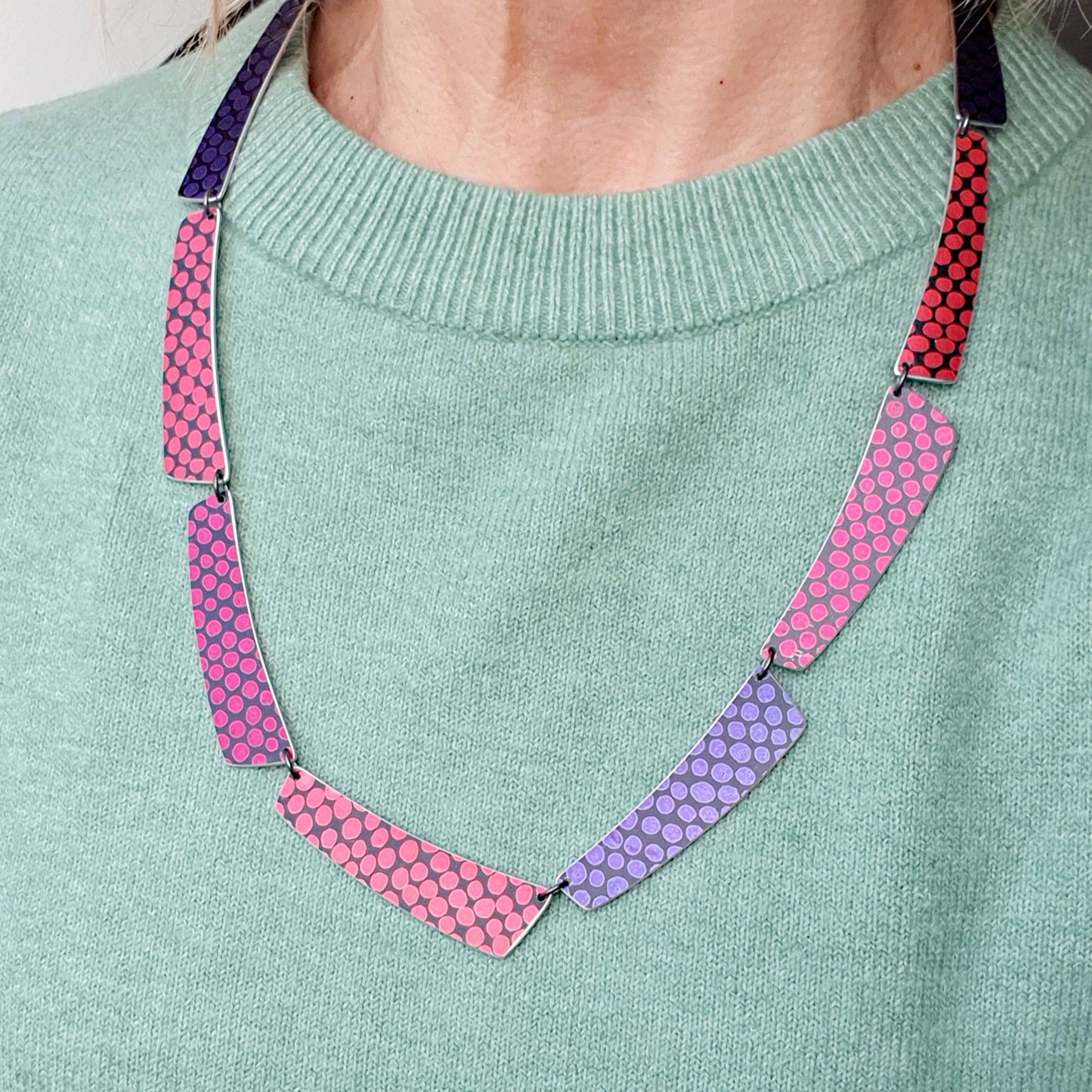 SL33 Large spotty segmented necklace in red, pink and purple