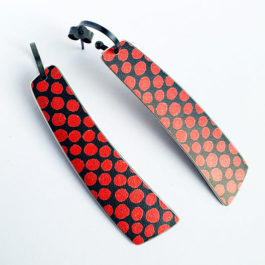 SL32 Large red spotty curved drop earrings