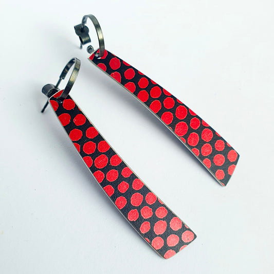 SL38 Long slim red spotty curved drop earrings