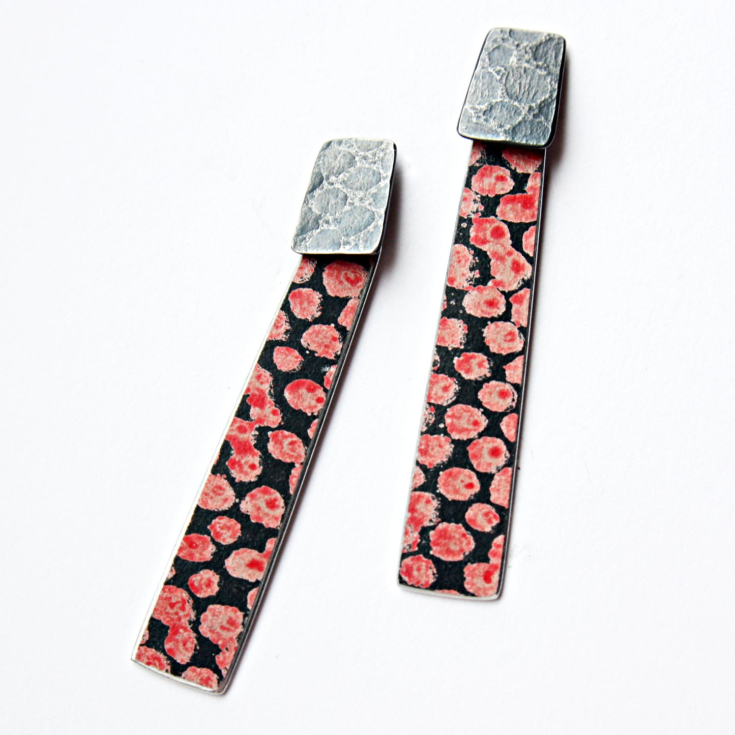 SL43  Oxidised silver and rose red spotty strip stud earrings