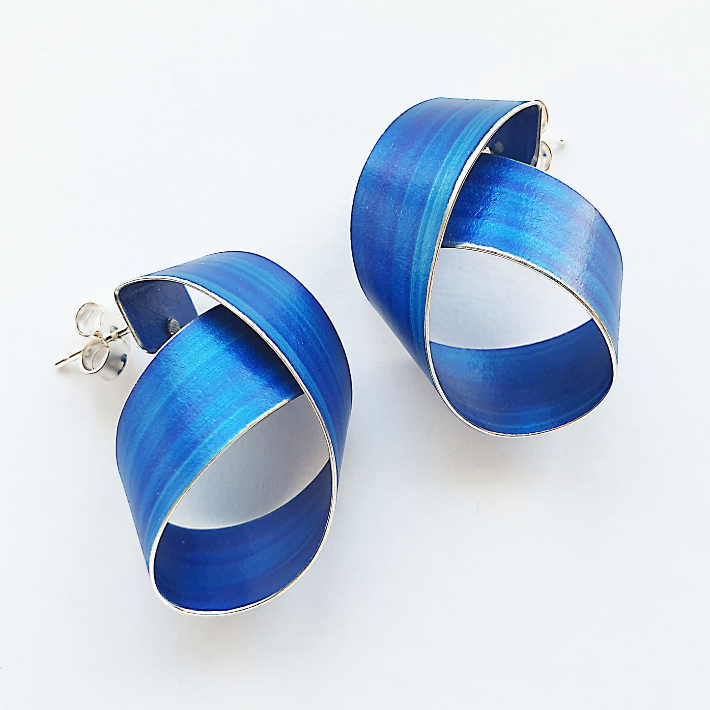 LP24 Wide coil stud earrings