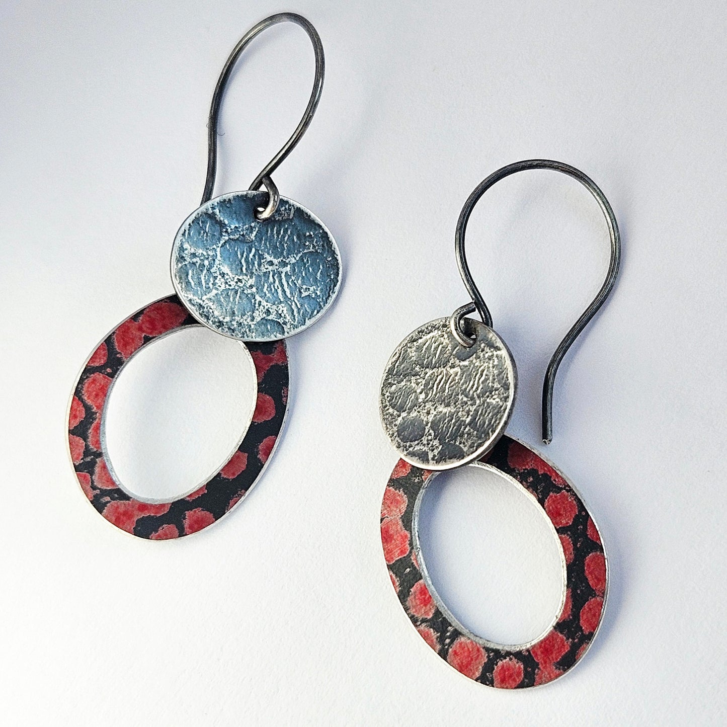 SL22 Textured silver and red spotty hoop drop earrings