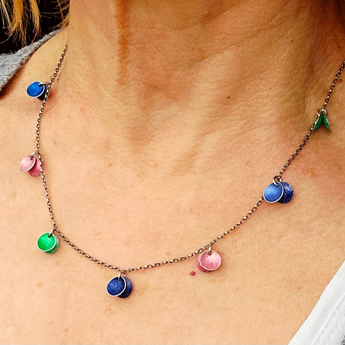SL31 Green, peach and indigo little disc cluster necklace
