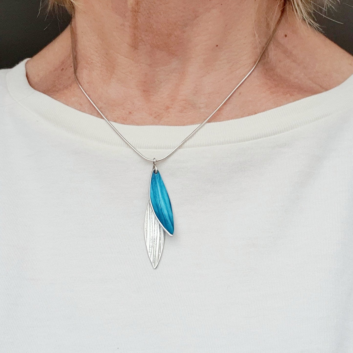 SL15 Forest green and silver leaf pendant