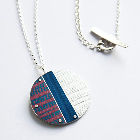 TX17 Round Silver Pendant With Double Layer Of Contrasting Colour